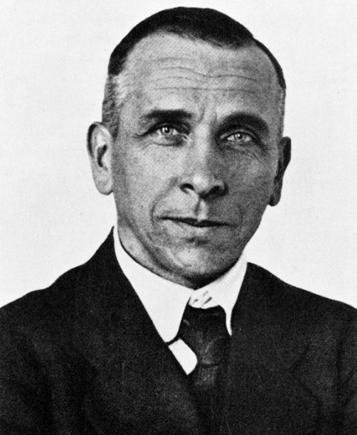 Alfred Lothar Wegener, ilmuwan pencetus teori pemindahan benua.