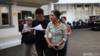 Untuk diketahui, pembakaran rumah yang menewaskan Sempurna Pasaribu, istri Sempurna, serta anak dan cucunya itu terjadi di Jalan Nabung Surbakti, Kabanjahe, Karo, Sumut, Kamis (27/6/2024) dini hari. Sejauh ini, pihak kepolisian telah menangkap tiga orang yang terlibat pembakaran. Mereka adalah Bebas Ginting alias Bulang, Rudi Apri Sembiring, dan Yunus Syahputra Tarigan.  