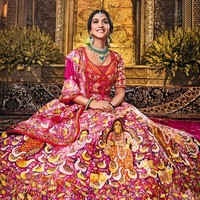 Setelah melangsungkan upacara pernikahan dengan Anant Ambani, putra orang terkaya Asia Mukesh Ambani, Radhika Merchant membuat terkesima dengan busana lehenga yang dikenakannya untuk acara malam hari. Foto: Instagram/@rheakapoor