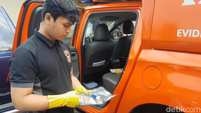 Barang bukti yang diamankan dari kasus miras oplosan maut di Bandung