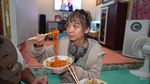 Kehebohan Mukbang Bella Kuku dan Gerry Girianza, Pasangan yang Doyan Pedas!