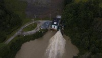 Penampakan bendungan Waterbury yang jebol di Waterbury, Vermont, Jumat (13/7/2024).