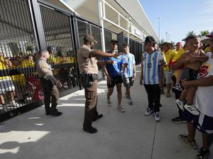 Kick Off Final Copa America Ditunda Gegara Penonton Paksa Masuk Stadion