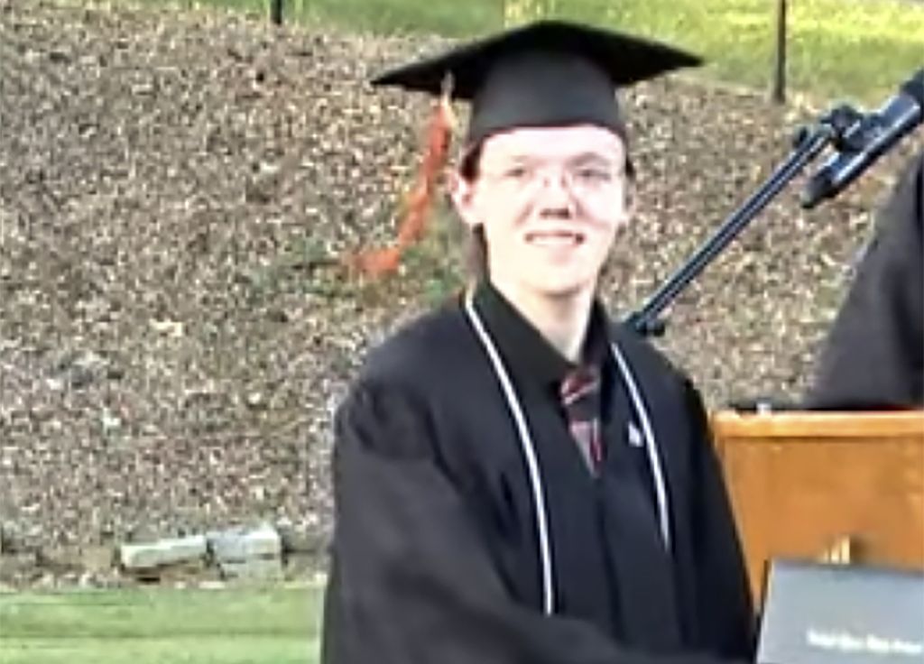 Gambar diam tanggal 3 Juni 2022 ini diambil dari video yang disediakan oleh Bethel Park School District yang menunjukkan siswa Thomas Matthew Crooks pada Pembukaan Sekolah Menengah Bethel Park 2022 di Bethel Park, Pa. (The Bethel Park School District via AP)