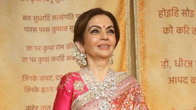 Deretan Gaya Mewah Nita Ambani di Pernikahan Anak, Bak Toko Berlian Berjalan