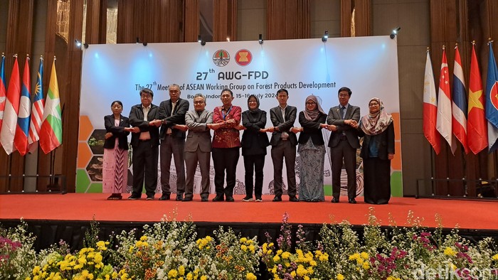 Indonesia melalui Kementerian Lingkungan Hidup dan Kehutanan (KLHK) menjadi tuan rumah dalam penyelenggaraan Twenty-Seventh ASEAN Senior Officials on Forestry (ASOF27).