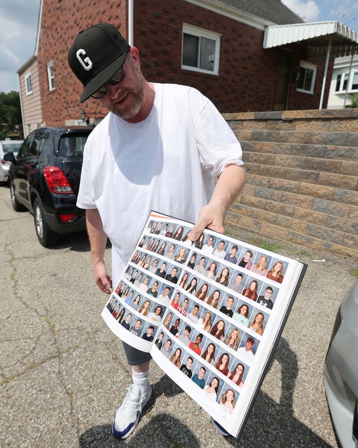 Ini Foto Thomas Matthew Crooks, Penembak Donald Trump An aerial view shows vehicles of law enforcement members who work at the home of 20-year-old Thomas Matthew Crooks, named by the FBI as the