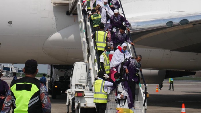 Jemaah haji Kloter 19 tiba di Bandara SMB II Palembang.