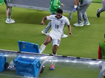 Emosi Bellingham Gagal Juara Euro 2024, hingga Tendang-tendang Barang