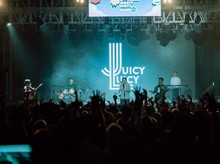 Tur Juicy Luicy dan Adrian Khalif di Yogyakarta Banjir Penonton Tur Juicy Luicy dan Adrian Khalif di Yogyakarta Banjir Penonton