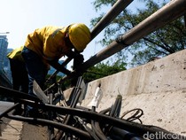Kabel Semrawut di Flyover Tendean Ditertibkan