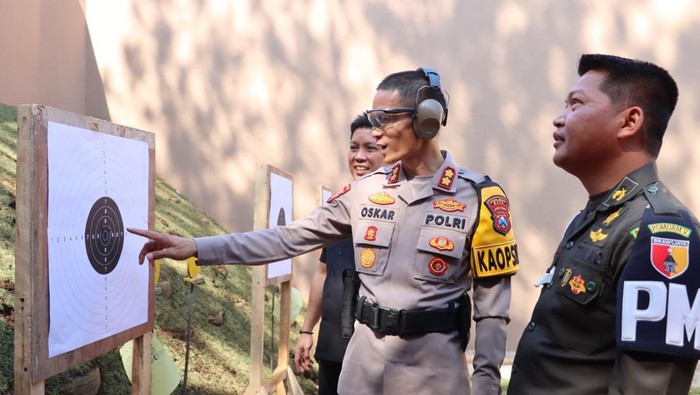 Kapolres Batu AKBP Oskar Syamsuddin Kapolres Batu AKBP Oskar Syamsuddin