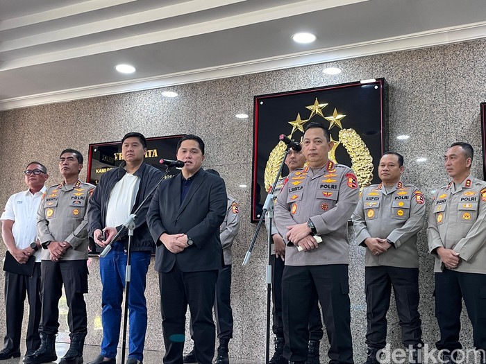 Kapolri Jenderal Listyo Sigit Prabowo menemui Ketum PSSI Erick Thohir di Mabes Polri, 15 Juli 2024. (Rumondang Naibaho/detikcom)