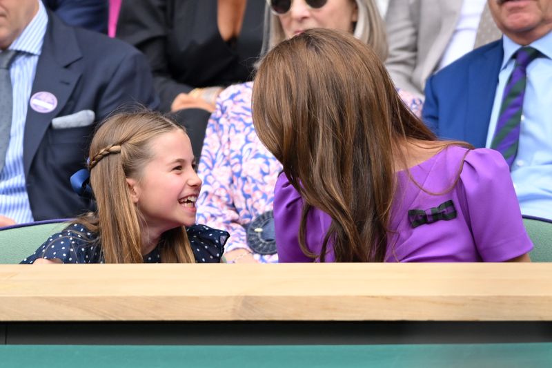 Kate Middleton dan Putri Charlotte di Wimbledon LONDON, ENGLAND - JULY 14: Princess Charlotte of Wales and Catherine, Princess of Wales smiling court-side of Centre Court during the men's final on day fourteen of the Wimbledon Tennis Championships at the All England Lawn Tennis and Croquet Club on July 14, 2024 in London, England. (Photo by Karwai Tang/WireImage)