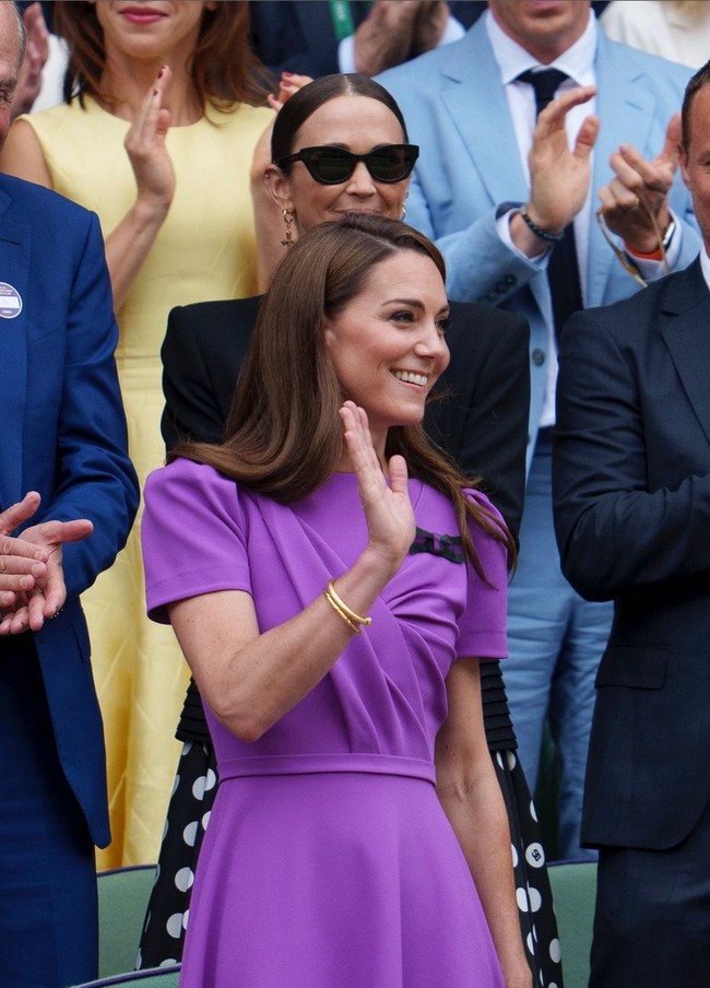 Kemunculan Kate Middleton di Wimbledon disambut hangat oleh sebagian besar penonton yang datang. Dia bahkan mendapat standing ovation, atas apa yang telah dilaluinya selama beberapa bulan terakhir. Foto: Instagram/@princeandprincessofwales