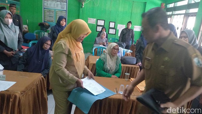 Kepala Dinas Pendidikan (Disdik) Sampang Mohamad Fadeli berkunjung ke SDN Taddan 2