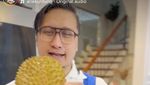 Keseruan Arie Untung Saat Makan Bareng Istri hingga Cicip Durian Bareng Teman