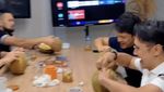 Keseruan Arie Untung Saat Makan Bareng Istri hingga Cicip Durian Bareng Teman