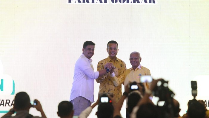 Ketua DPD Golkar Sumut Musa Rajekshah alias Ijeck (tengah) umumkan Bupati Asahan Surya (kanan) sebagai bacalon Wagubsu Bobby Nasution di Pilgub Sumut 2024. (dok Istimewa)
