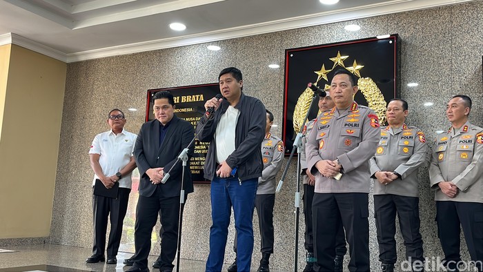 Ketua Steering Committee (SC) Piala Presiden 2024, Maruarar Sirait (Ara), melakukan rapat koordinasi dengan Ketua Umum PSSI dan Kapolri Jenderal Listyo Sigit Prabowo. (Rumondang Naibaho/detikcom)