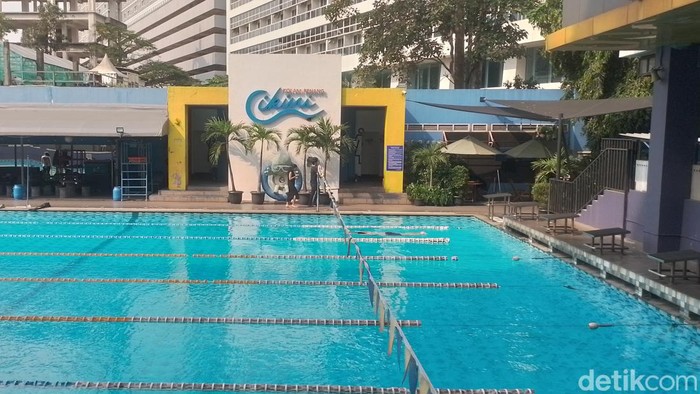 Kolam renang Cikini