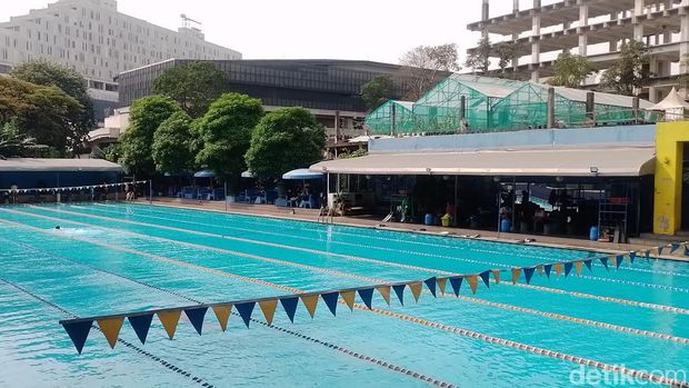 Kolam renang Cikini