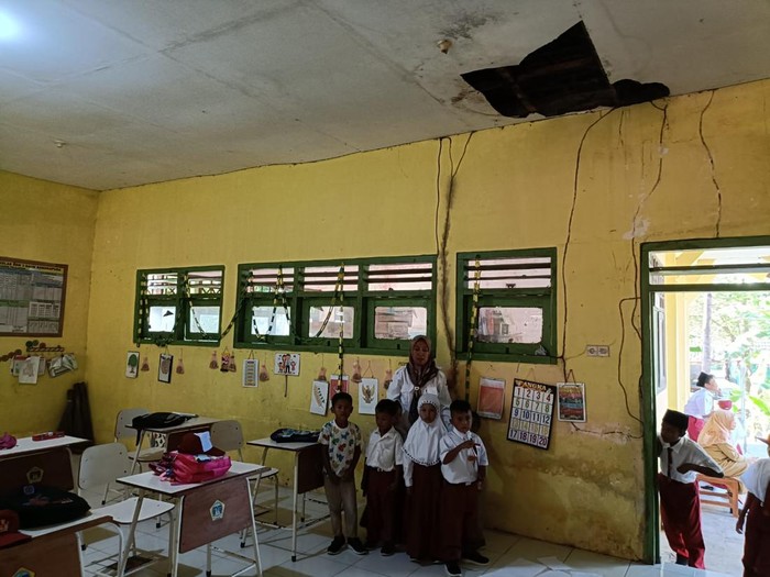 Kondisi SD Negeri 331 Gresik di Bawean yang kekurangan murid.