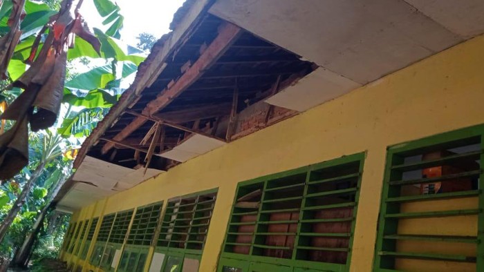 Kondisi SD Negeri 331 Gresik di Bawean yang kekurangan murid.