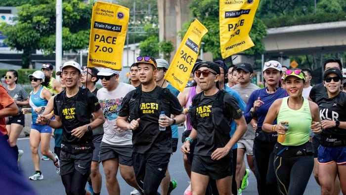 Latihan Jelang Ajang Marathon International Jelang penyelenggaraan Maybank Marathon 2024, sejumlah pelari terlihat mengikuti latihan rutin Road to Maybank Marathon 2024 di kawasan CFD Sudirman, Jakarta