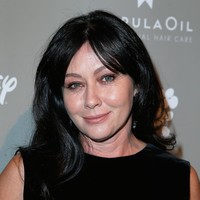 Pada April 2017, Shannen Doherty sempat mengumumkan bahwa kankernya dalam keadaan remisi. Remisi merupakan periode waktu di mana sel-sel kanker berkurang hingga tingkat yang sangat rendah sehingga tidak lagi menimbulkan gejala atau memerlukan pengobatan. Foto: Getty Images/Aaron Rapoport