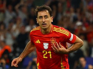 Mikel Oyarzabal Pahlawan Spanyol, Pengkhianat di Kampung Ibunya