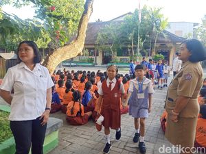 Cerita Hari Pertama MPLS SD di Denpasar, Anak Tantrum Tak Mau Dibangunkan