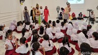 Tujuannya, untuk menyambut siswa yang baru pertama masuk SD dengan suasana menyenangkan.