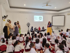 Snow White hingga Krisna Hadir di Hari Pertama MPLS SDN Kaliasin 1 Surabaya