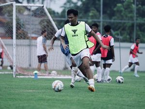 Arham Tak Keder Bersaing dengan Deretan Pemain Asing PSM di Lini Depan