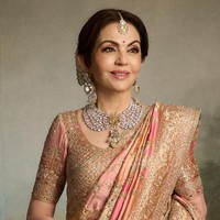 Kalung tersebut dibuat khusus oleh Kantilal Chhotalal. Saking spesialnya, proses pembuatan menelan waktu hingga 1.000 jam. “Detail yang kami terapkan pada setiap potongan berlian memastikan bahwa setiap bagian dari kalung ini adalah karya seni yang benar-benar unik,” demikian bunyi keterangan tertulis Kantilal Chhotalal seperti diunggah di Instagram. (Foto: Instagram/@kantilalchhotalal)