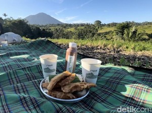 Istimewa! Ngopi dengan Pemandangan Senja dan Gunung Bali yang Cantik
