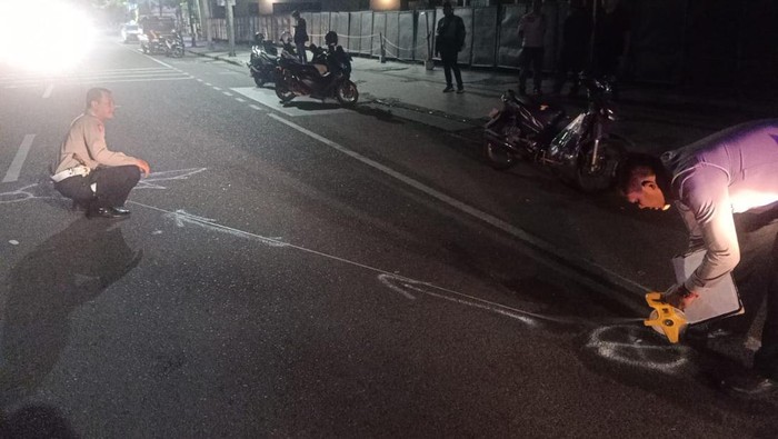 olah TKP kecelakaan di Ahmad Yani Surabaya
