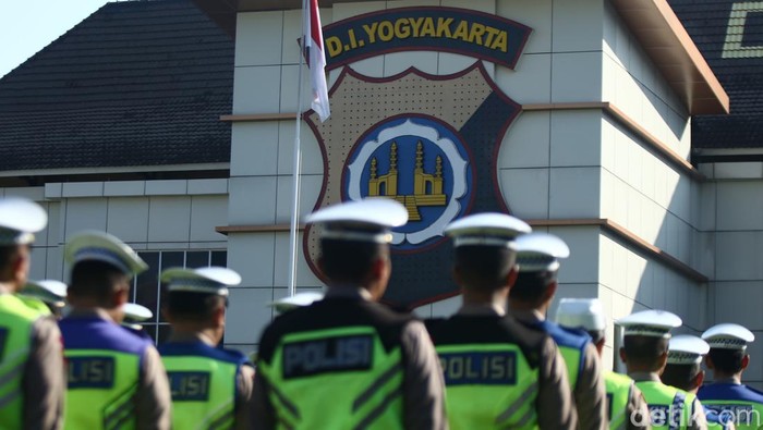 Kapolda DIY Irjen Suwondo Nainggolan saat apel gelar pasukan Operasi Patuh Progo 2024 di Mapolda DIY, Senin (15/7/2024).