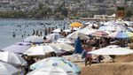 Pantai di Yunani Makin Ramai Saat Musim Panas