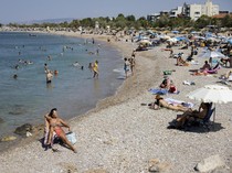 Pantai di Yunani Makin Ramai Saat Musim Panas