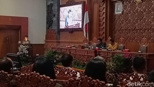 Wakil Wali Kota Denpasar I Kadek Agus Arya Wibawa ketika ditemui di kantor DPRD Kota Denpasar, Jalan Melati Nomor 17 Denpasar, Bali pada Senin (15/7/2024)