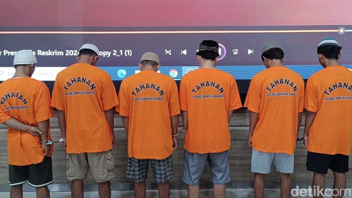 Pelaku pengeroyokan terhadap pria di Bangka Barat saat diamankan polisi