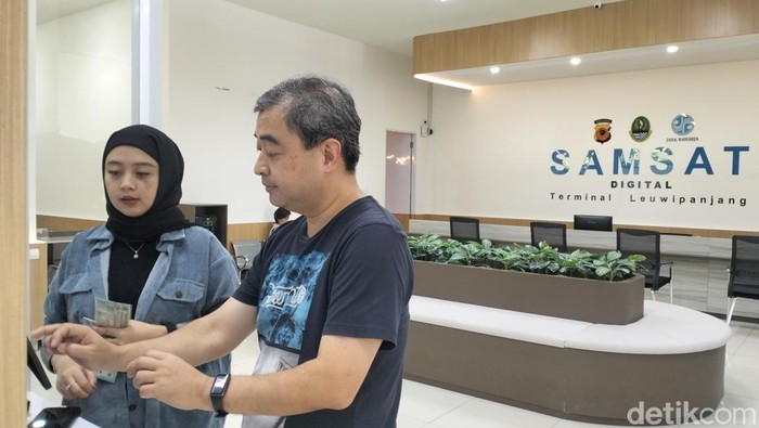 Pembayaran pajak di Samsat Digital Leuwipanjang