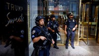 Akibat insiden tersebut, satu peserta kampanye dilaporkan tewas dan dua peserta lainnya terluka. Sementara pelaku bernama Thomas Matthew Crooks (20) tewas ditembak di tempat kejadian perkara (TKP) oleh agen Secret Service AS. REUTERS/Eduardo Munoz