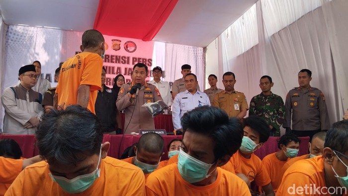 Pengedar menjadikan popok bayi sebagai kamuflase untuk mengedarkan narkoba di Menteng, Jakarta Pusat.