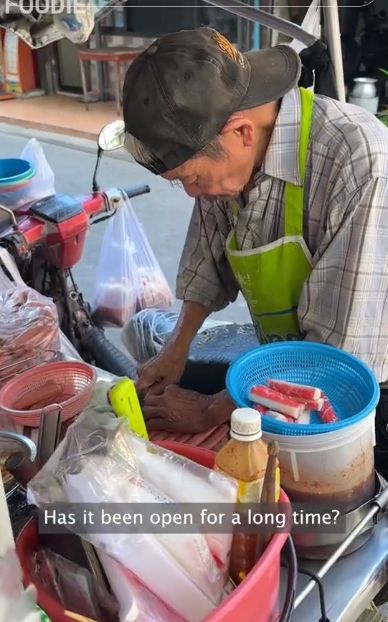 Masih Gagah! 5 Lansia Penjual Makanan Ini Viral di Media Sosial