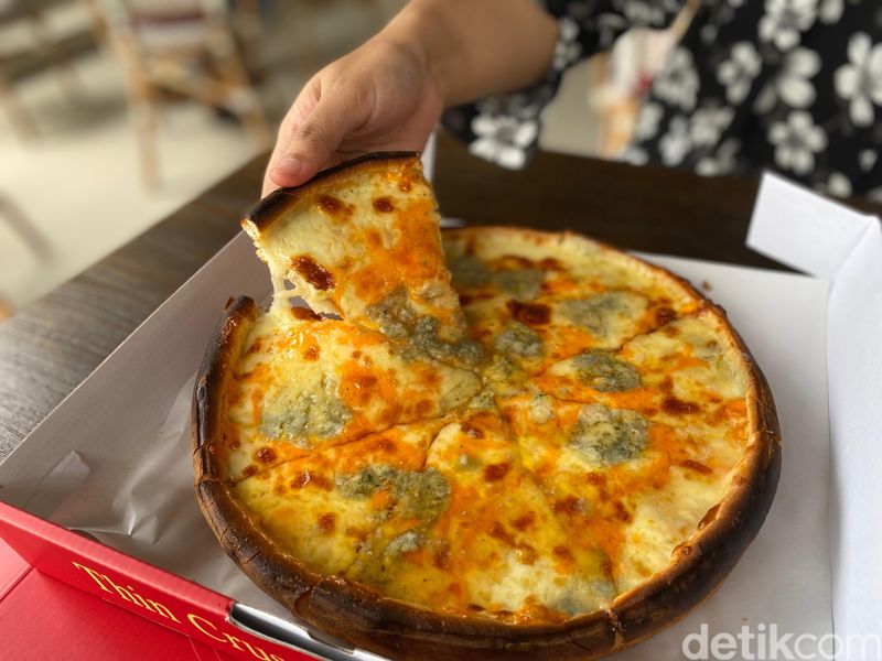 Pepperino : Pizza Topping Melimpah yang Viral di Perumahan Mewah