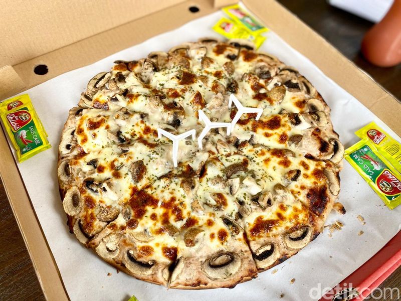 Pepperino : Pizza Topping Melimpah yang Viral di Perumahan Mewah