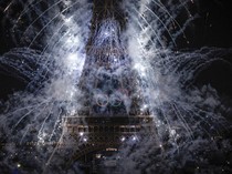 Pesta Kembang Api Meriahkan Perayaan Bastille Day di Paris